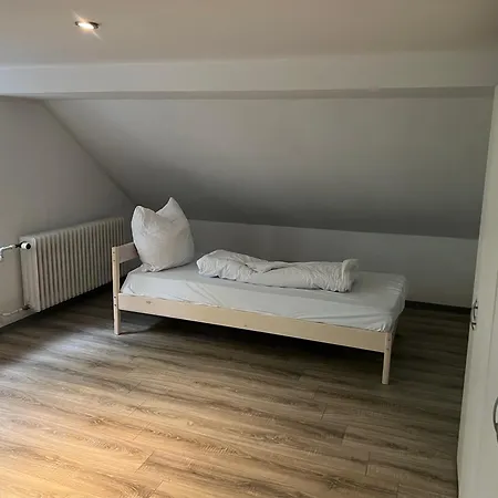 Basic Monteurzimmer Work & Habitación en casa particular *