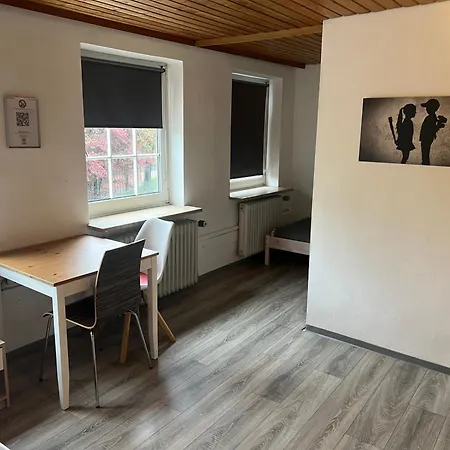 Basic Monteurzimmer Work & 民宿 *