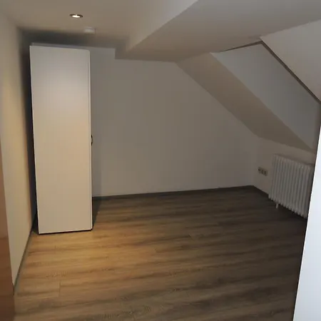 Basic Monteurzimmer Work & 民宿