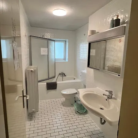 Basic Monteurzimmer Work & 民宿 肯普滕