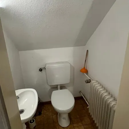 Basic Monteurzimmer Work & 民宿 *