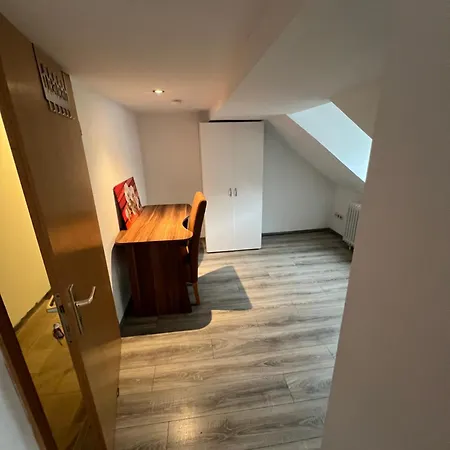 Basic Monteurzimmer Work & *